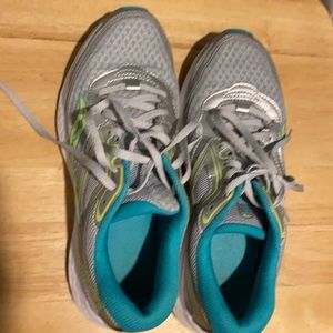 Saucony cohesion 12 sneakers in excellent condition